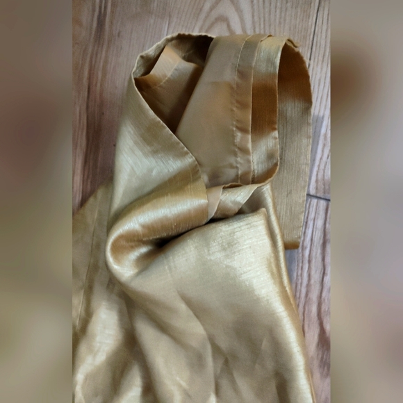 Gold lined suite skirt; below the knees - Picture 8 of 8